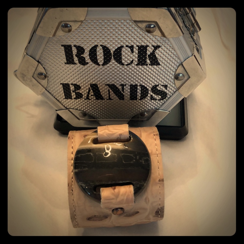 Bracelet with natural stone